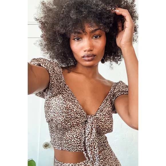 Lulus Women Fiercely in Love Beige Leopard Print Tie-Front Crop Top XS Smock NEW - Picture 1 of 10
